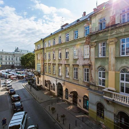 Навпроти Вернісажу Біля Оперного Вулиця Театральна 26 Є Балкон Та Інернет Lviv Exterior foto