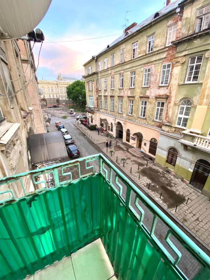 Навпроти Вернісажу Біля Оперного Вулиця Театральна 26 Є Балкон Та Інернет Lviv Exterior foto