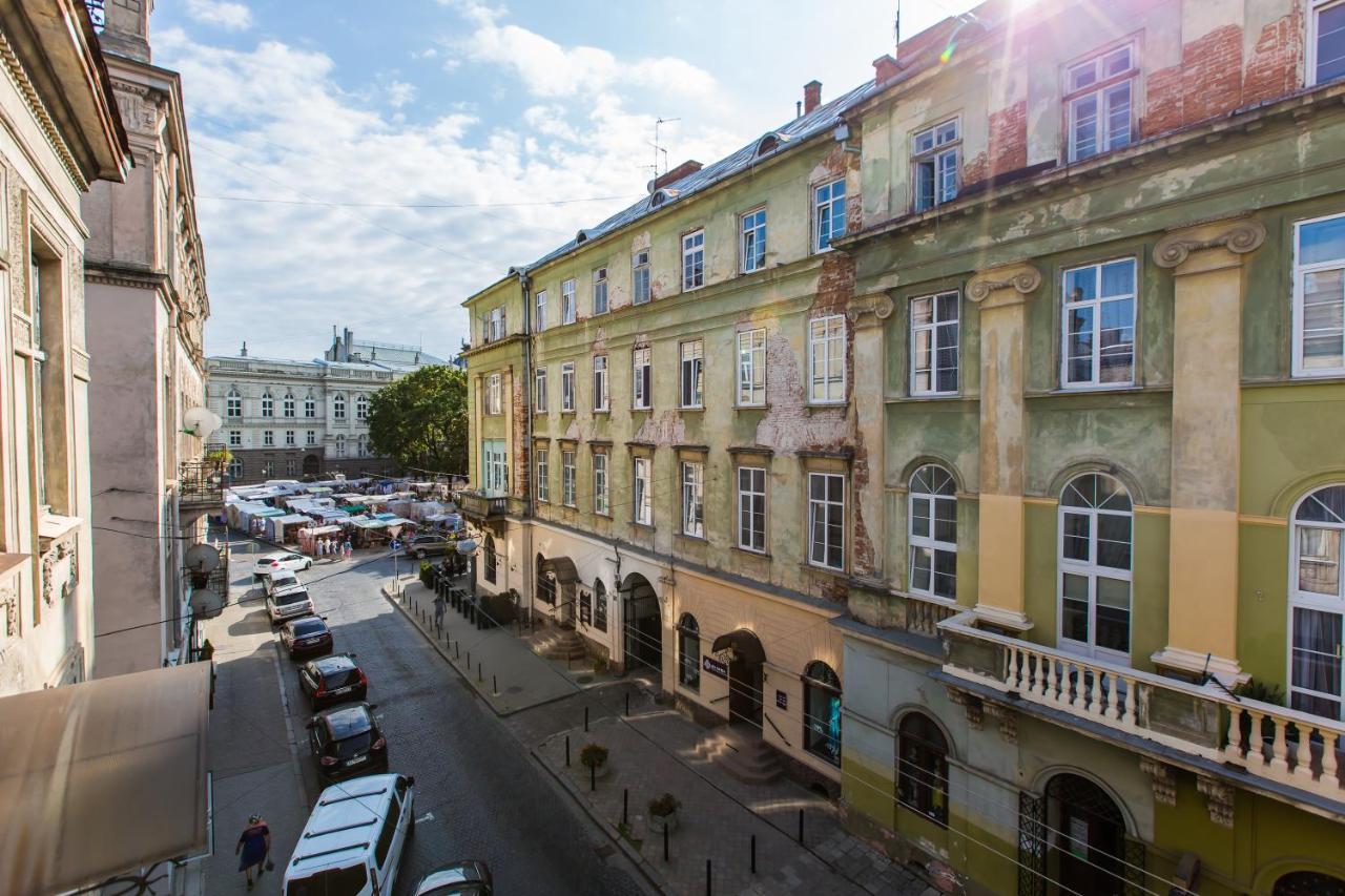 Навпроти Вернісажу Біля Оперного Вулиця Театральна 26 Є Балкон Та Інернет Lviv Exterior foto