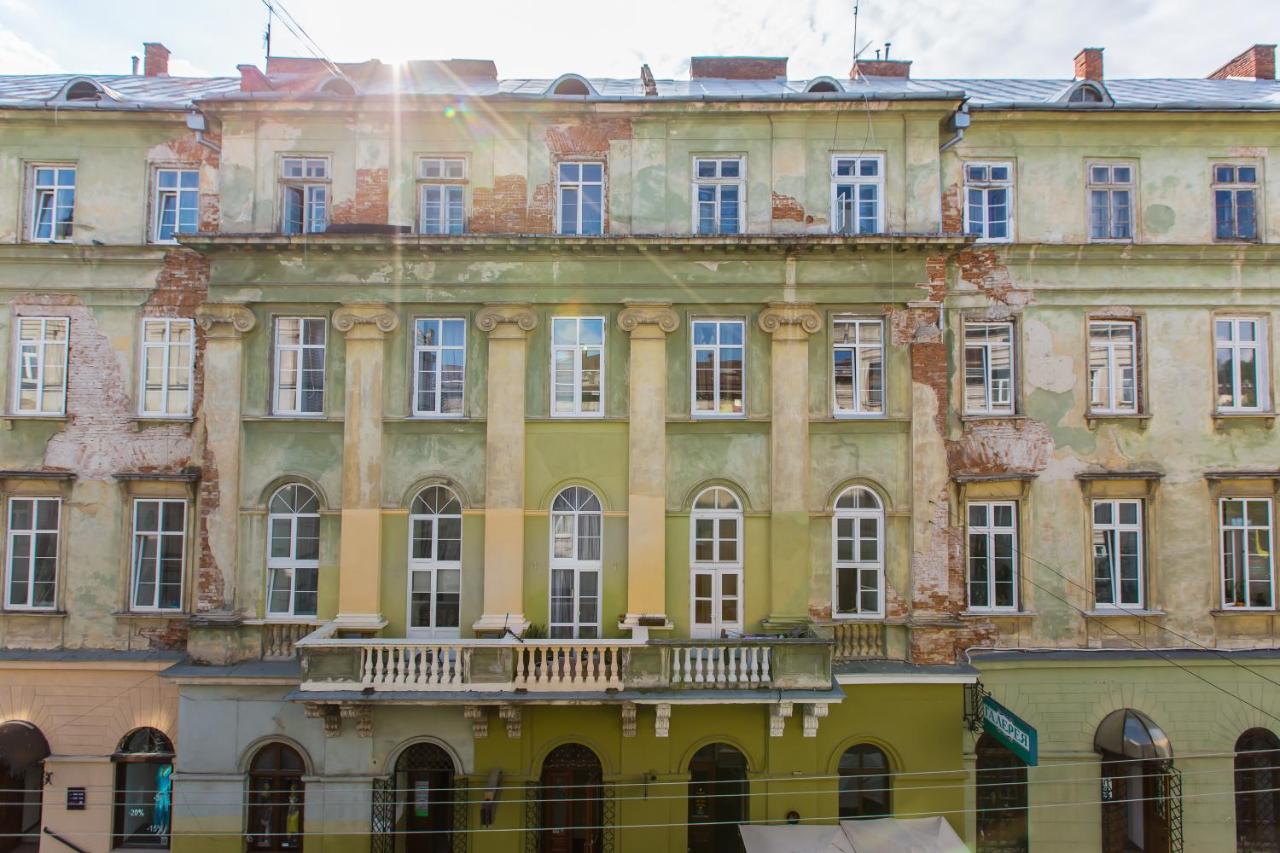 Навпроти Вернісажу Біля Оперного Вулиця Театральна 26 Є Балкон Та Інернет Lviv Exterior foto