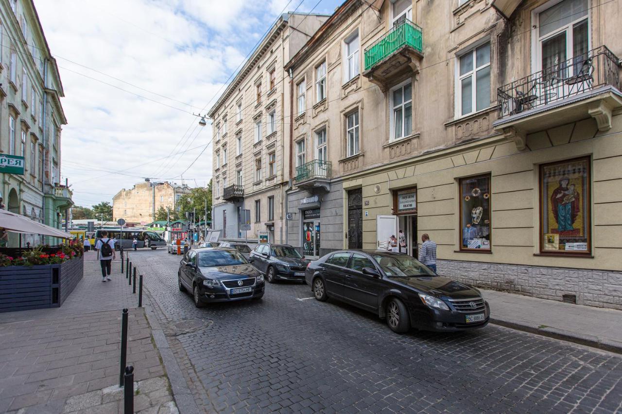 Навпроти Вернісажу Біля Оперного Вулиця Театральна 26 Є Балкон Та Інернет Lviv Exterior foto